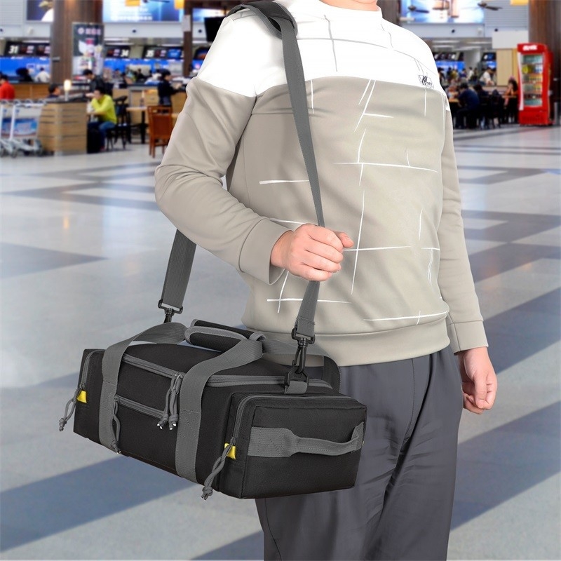 Un seul épaule lourd sac à dos de voyage porté sur 22 x 14 x 9 37 x 24 x 14 cm