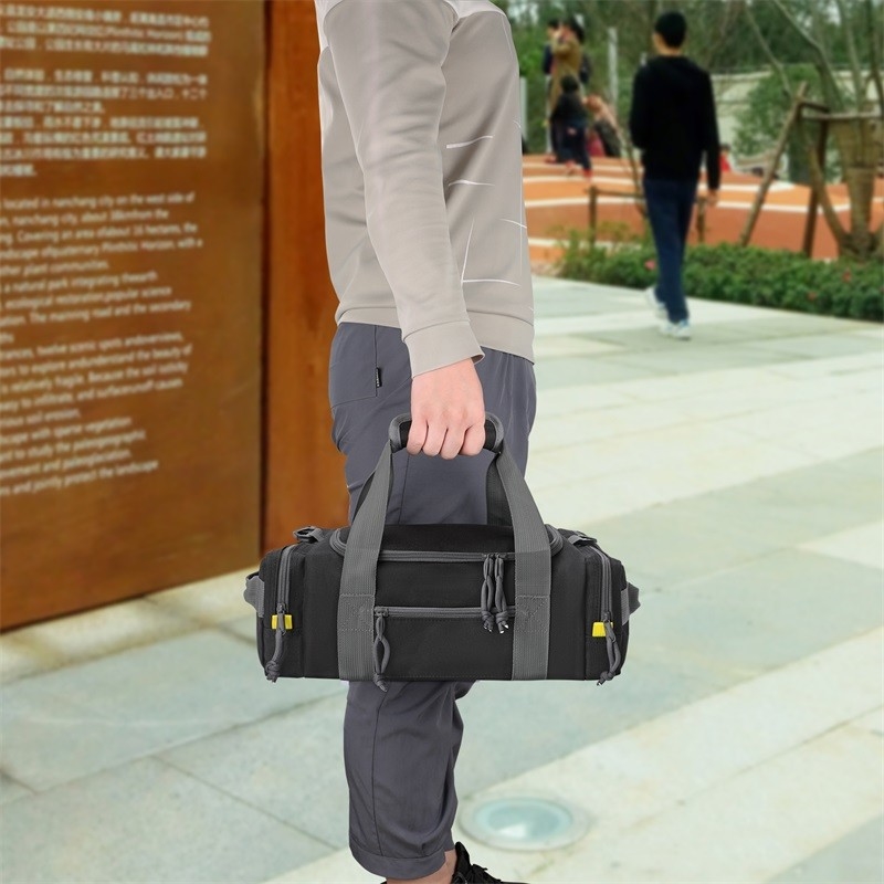 Un seul épaule lourd sac à dos de voyage porté sur 22 x 14 x 9 37 x 24 x 14 cm