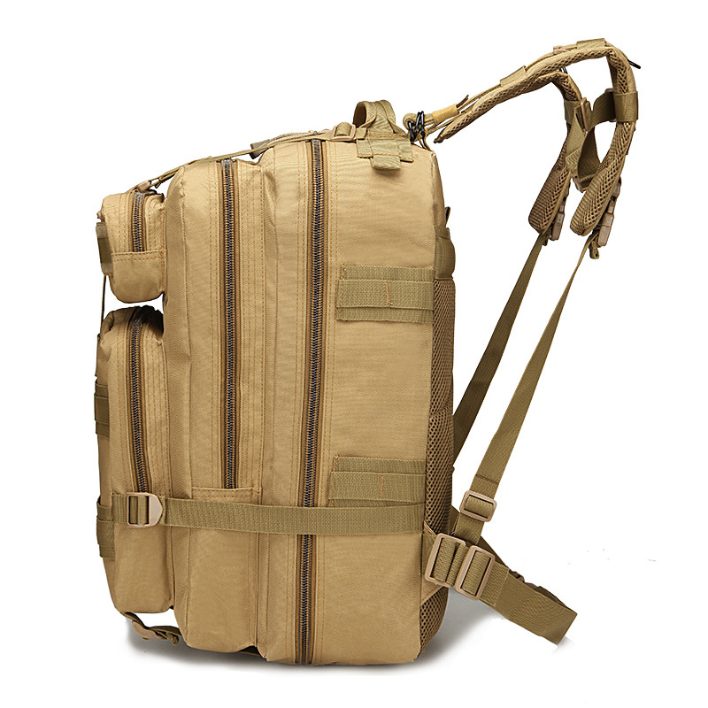Un sac à dos de combat avec un rembourrage épais