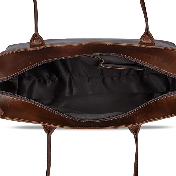 Un sac à main en cuir pour ordinateur portable, 16x21